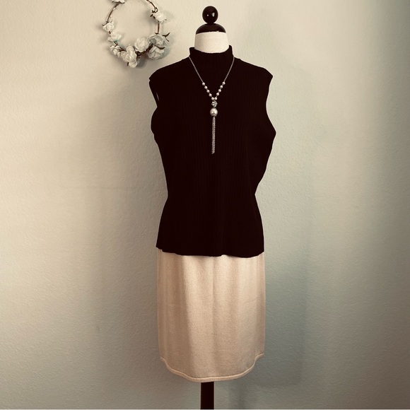 St. John Collection Basics by Marie Gray Mock Neck Knit Sleeveless Blouse - Picture 11 of 11